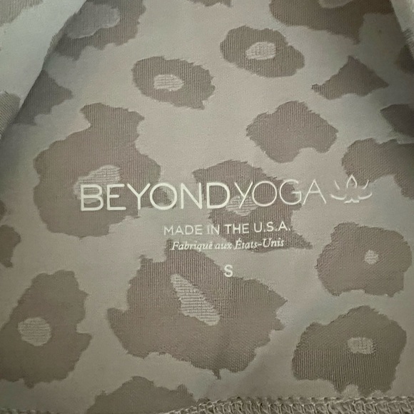 EUC Beyond Yoga Leopord Yoga Pants Size Small - Picture 8 of 16